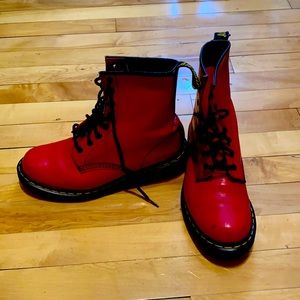 RED PATENT LEATHER DOC MARTINS